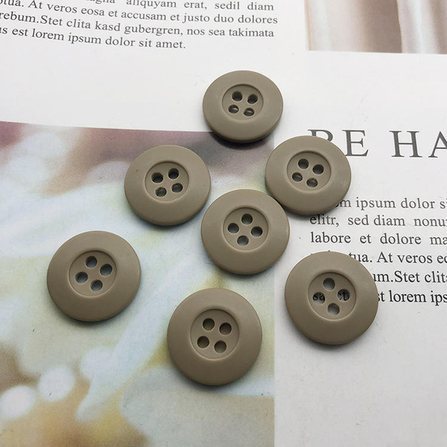 In Stock High Quality Sewing 4 Holes 18mm Resin Button for Camouflage Clothes