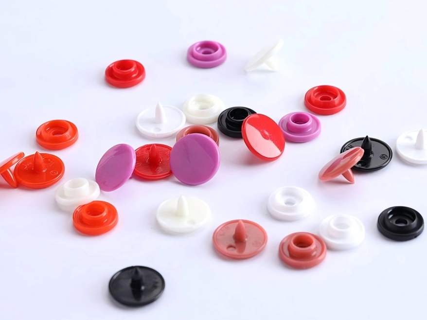 What Is The Common Size of Four Parts Plastic Snap Button 