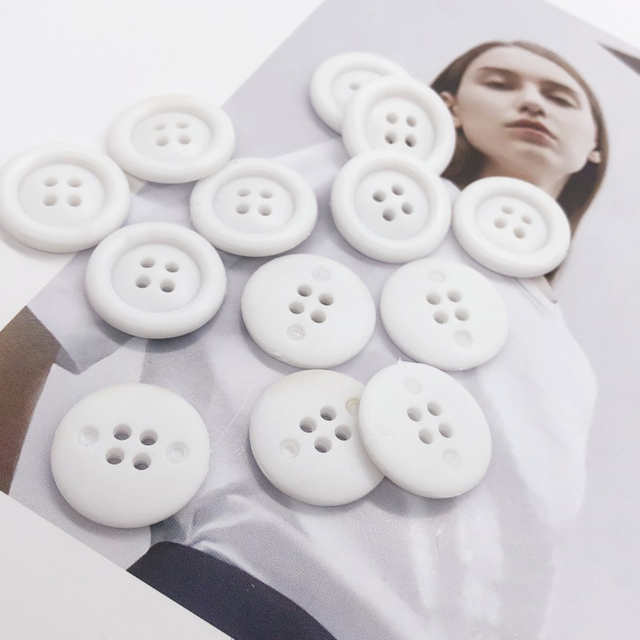 In Stock Fast Delivery 20mm White Black Sewing 4 Holes Round Rubber Button for Clothes