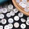 10 mm 11mm 11,5 mm hoher Qualität Perleneffekt weißer Plastikhark -Hemdknopf