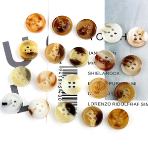 In Stock Fast Delivery Bulk Fancy 18L 11.5mm Resin Button for Shirts