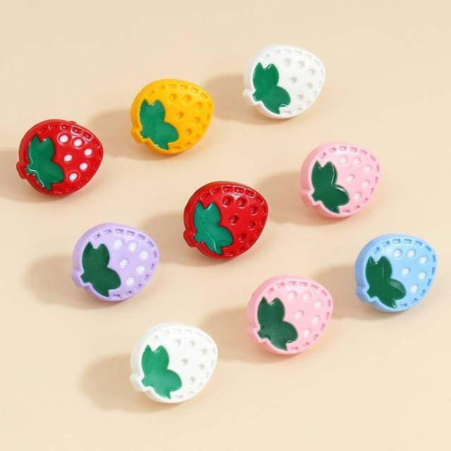 Fancy coloré fruit de forme de fraise en résine Resin Buttes de tige de dessin animé pour les enfants