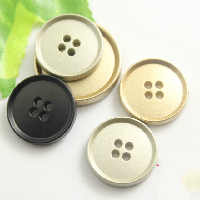 New Design Decorative Round Sewing on 4 Holes Alloy Metal Button 