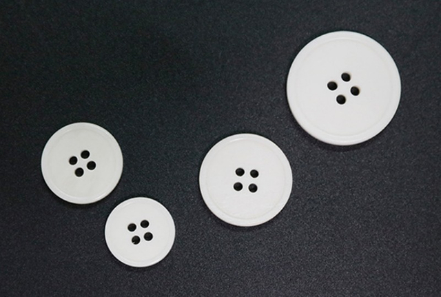 Button Factory in Stock High End White 4 Holes Real Bone Button for Clothing